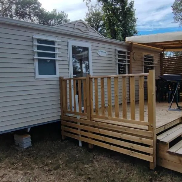 Havre de paix dans un charmant campings, hotel v destinácii La Boissière-de-Montaigu