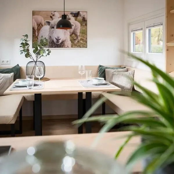 Tiny Om Ferienhaus, hotel in Laichingen