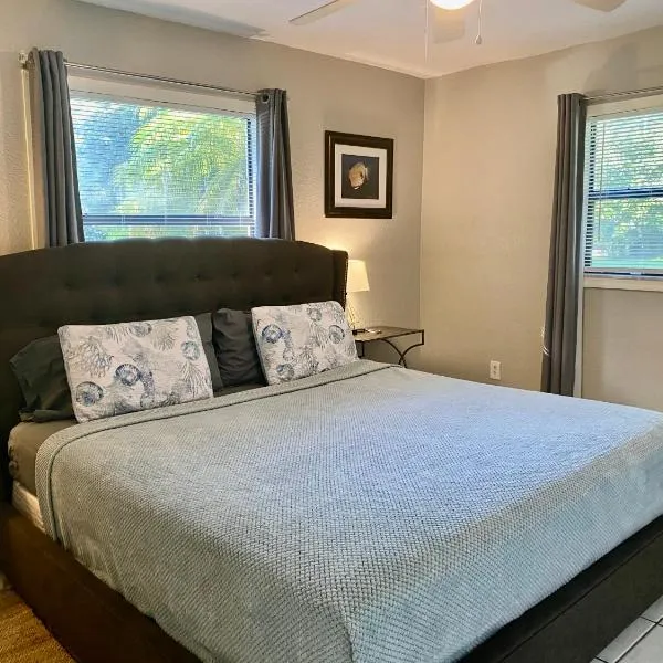 Sunshine Acre 2B 2B King Master Suite, BIG Yard, hotel v destinaci Davie