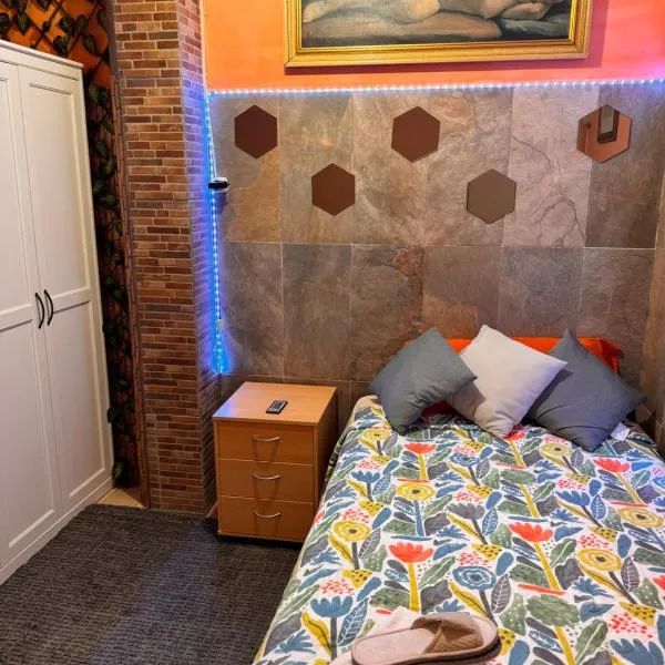 Bonita Habitación en chalet, hotel in Barcelona