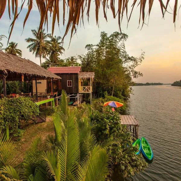 Green Mango Bungalows: Kampot şehrinde bir otel