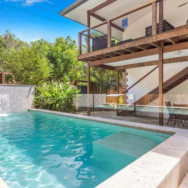 Skye Lodge - 7 Bedroom charming Balinese retreat with designer pool, hotel in Byron Bay