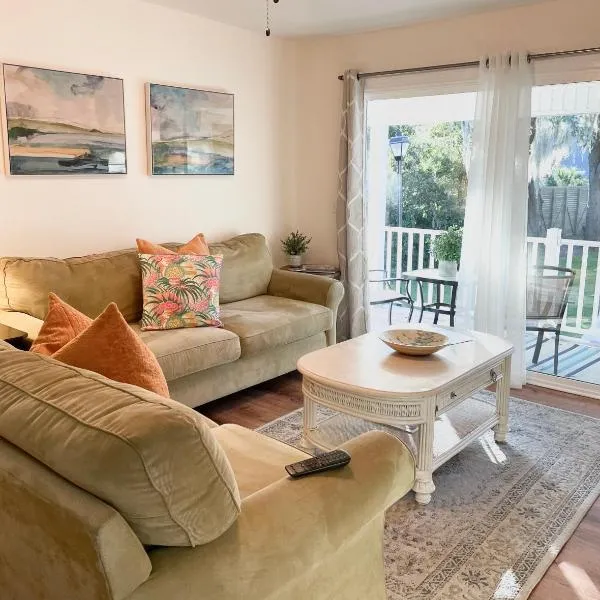 Q16 Comfortable 2 BR, 2 BA second level in Ocean Walk, hotel v destinaci Mallory Park