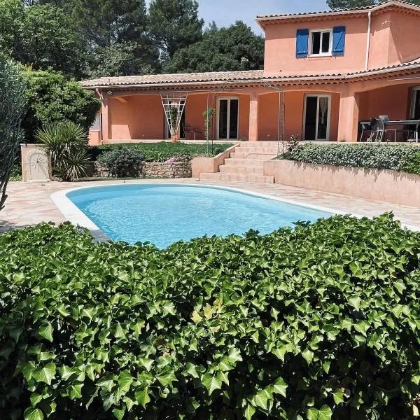 Villa Les Cyprés, hotel v destinaci Flayosc