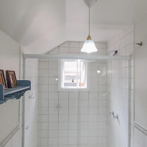 Duplex Floresta Negra - Sua Base perfeita em Gramado! Ótima LOCALIZAÇÃO LAGONegro 500m - 02 Quartos e 02 Banheiros para FAMILIA em CONDOMINIO FECHAD0, cozinha completa com GARAGEM e portaria 24h - Foto 3