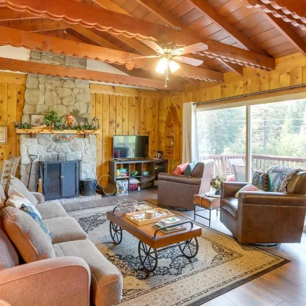 Crestline Cabin Close to Lake Arrowhead and Skiing, ξενοδοχείο σε Crestline