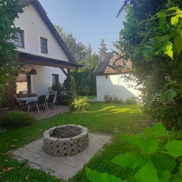 Sunshine Villa Fonyódliget – hotel w mieście Fonyód