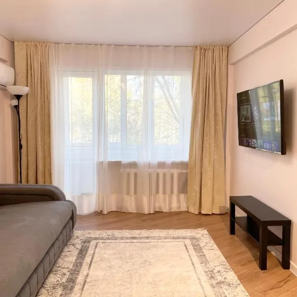 Apartment Dzerzhinskogo, hotel in Ustʼ-Kamenogorsk