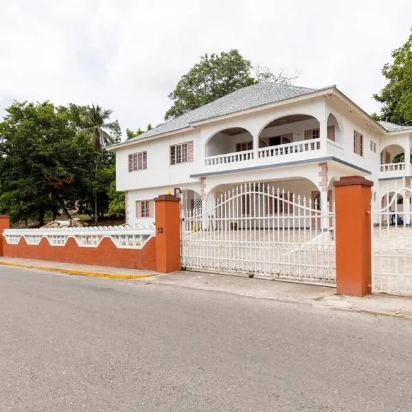 Shaw Park Gem Apt 12A, hotel a Ocho Rios