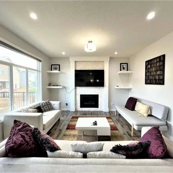 Luxury Retreat For Large Groups, hotel in Calgary