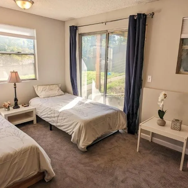 Private Guest Suite in West Bellevue Home, hotel v destinaci Bellevue