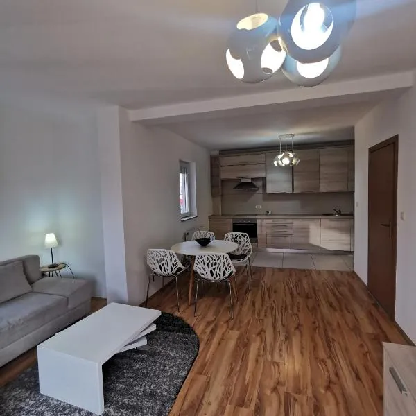 LoLa5, hotel di Novi Grad