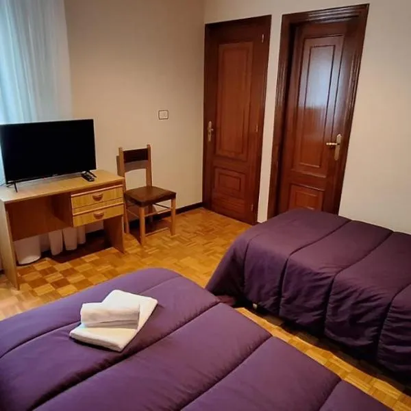 Pensión Río Cenza, hotel in Villarino de Conso