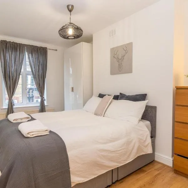 Location! 2 bed/2bath - Pro Host, Hotel in London