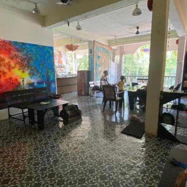 NO NAME GUESTHOUSE, hotel in Arambol