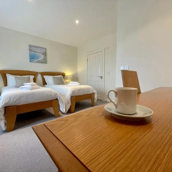 Cosy room with golf & the beach on your doorstep!, hotel din Mawgan Porth