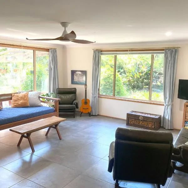 Family home, close to beach and town, hotel in Moruya Heads