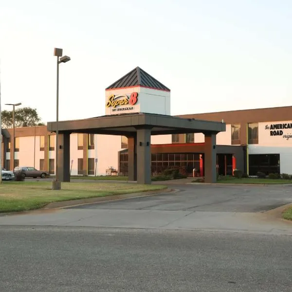 Super 8 by Wyndham Wichita South, hotel in Wichita