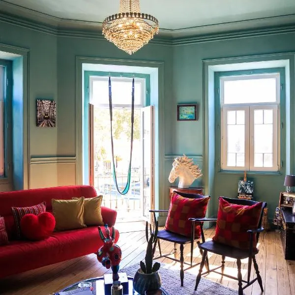 Entire Apartment - A Casa Do Baloico - Cozy Design Apartment in Coruche, hotel em Coruche