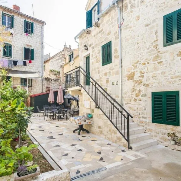 Peruzovic Rooms 2, hotel en Split