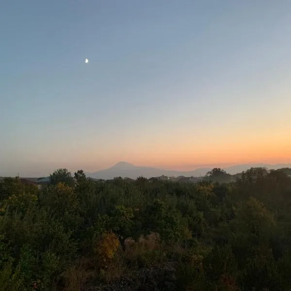 Guests house Qotukner, hotel in Aragats