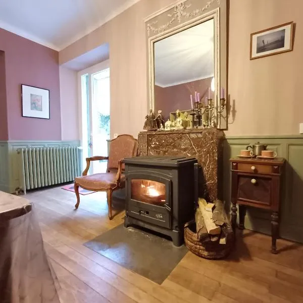 Maison Violette en Berry, hotel v destinácii Aigurande