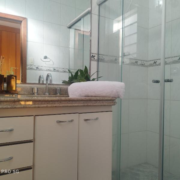 Quarto Suite -Em apartamento familiar - Foto 3