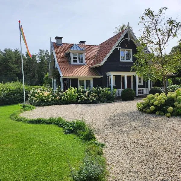 Huize Koempoelan, hotel v destinaci Naarden