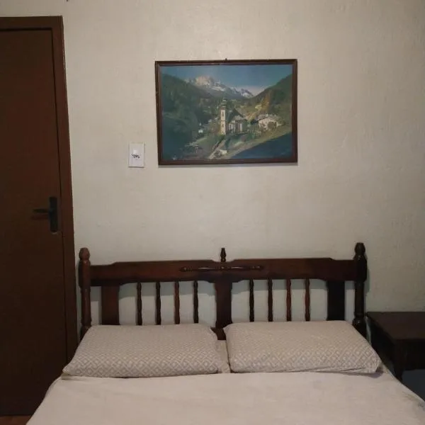 Hostel REIBIER, hotel v destinaci Blumenau