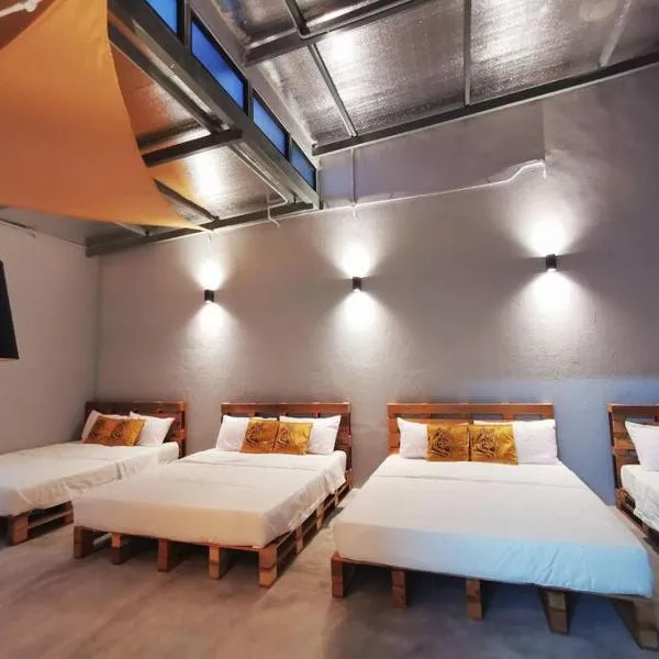 Ipoh town centre glamping home 13pax、イポーのホテル