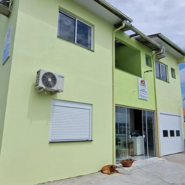 Camelo locação de Suítes Individuais Pousada com Cozinha e Sala Compartilhada, hotell i Arroio do Silva