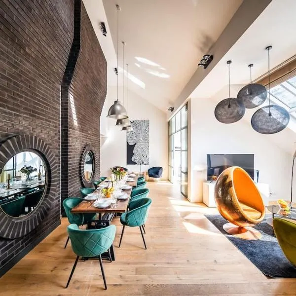 5BR+2Bath Old Town Industrial Penthouse, A/C, hotel v Praze