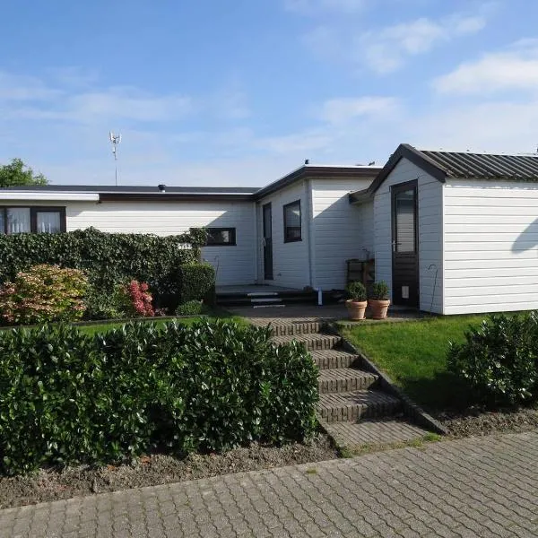 Chalet Makkum V10, hotel v destinaci Makkum