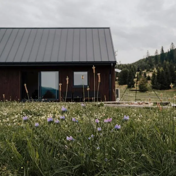 Folwark Soblówka - Domek AGAT z sauną i widokiem na góry, hótel í Sablówka