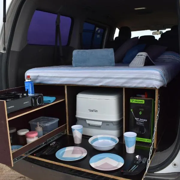 FurgoCamper Van H1 โรงแรมในTetir