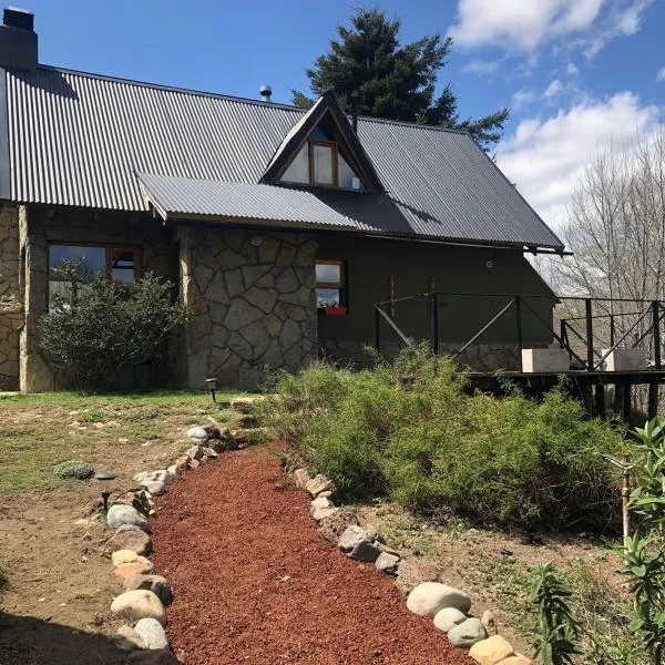 El Tranco - Casa "Bajada Poujardieu", hotel em Junín de los Andes