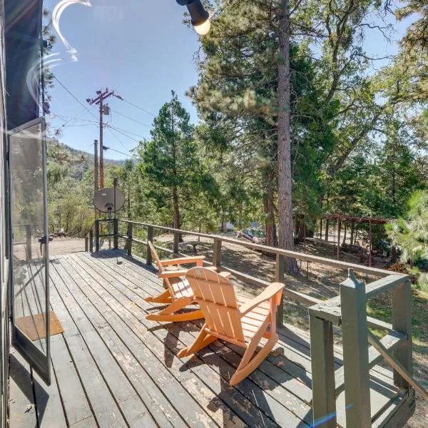 Quiet Sequoia National Forest Cabin with Fireplace, hotel in Posey
