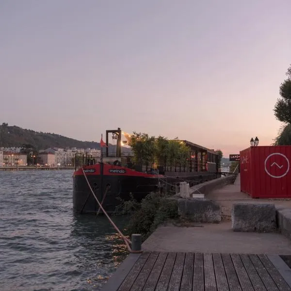 LA PENICHE - Bed And Bicycle - Vienne, hotel ve Vienne