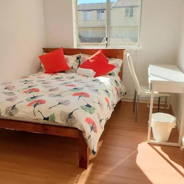 Dana-Private Room in a 3-Bedroom Apartment-3, hotel a Canberra