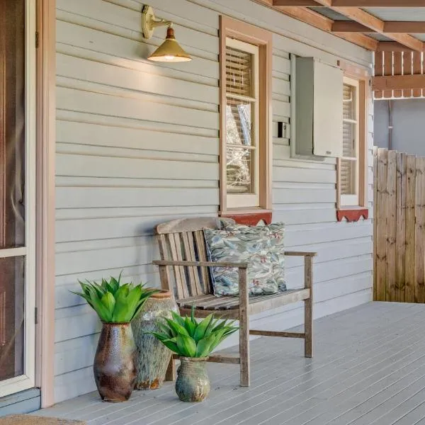 Whispering Pines Cottages, hotel v destinaci Wentworth Falls