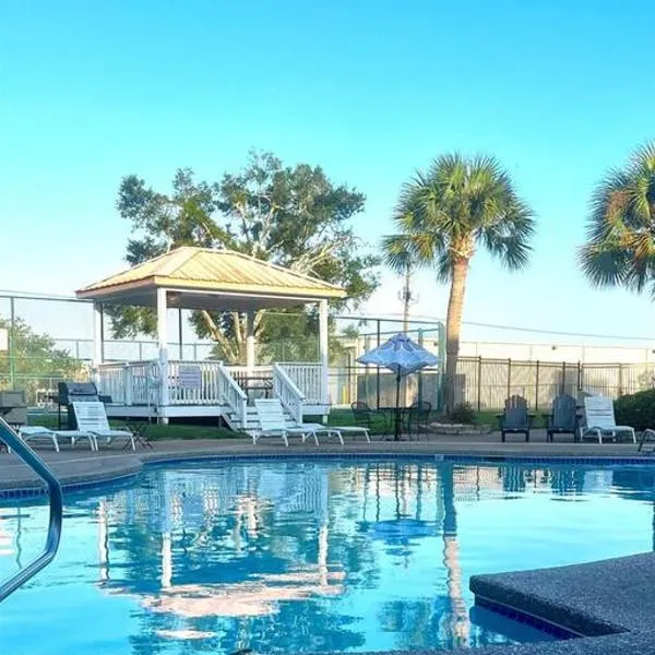 Biloxi Beach-Good Vibes Condo, hotel v destinaci Biloxi