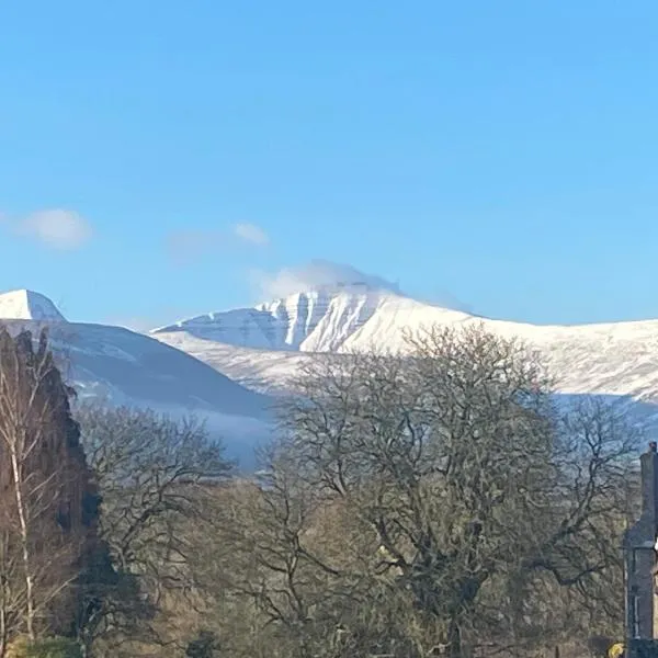 Mountain Suite, Stunning Views, Brecon Beacons, hotel em Llansantffread