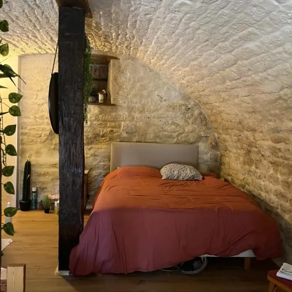 Voute des anges type loft sans cloison, hotel in Castelnau-Montratier