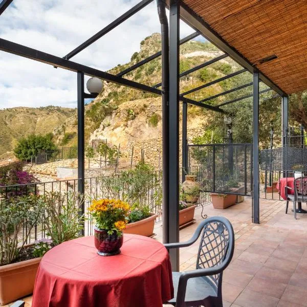 Garden Cottage I Dammusi - Ulivo, hotel v destinaci Castelmola