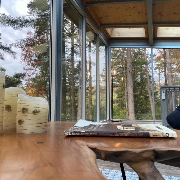 Vermont Mirror House، فندق في West Brattleboro