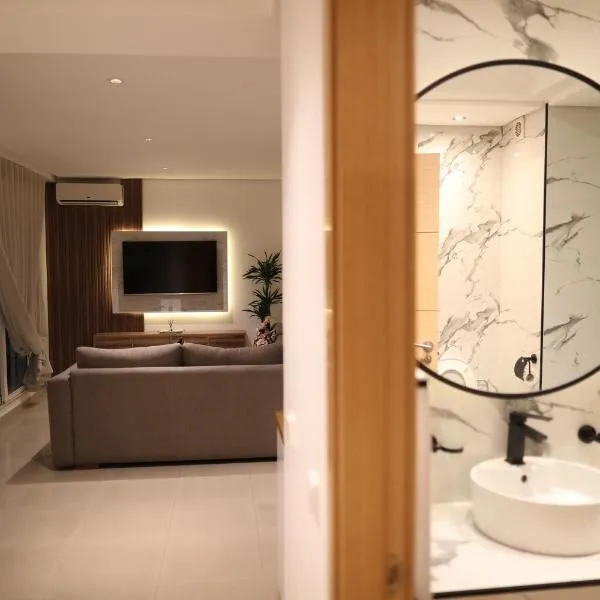 Cozy Apartment with Veranda Downtown、カサブランカのホテル