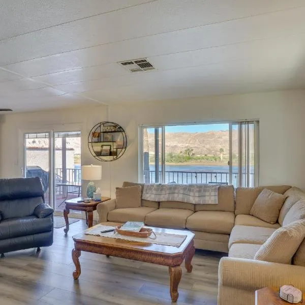 Riverfront Bullhead City House with Balcony!, hotel v destinaci Bullhead City