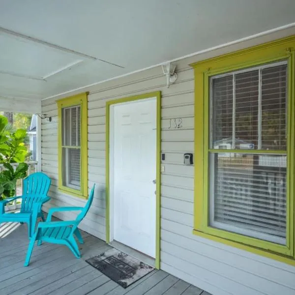 1940 cottage seen on FYI, 2bd 2ba, hotel in Gainesville