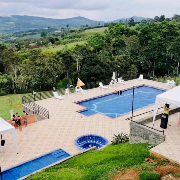 Buen Vivir Restrepo a 30 minutos Lago Calima, hotel en Agua Mona