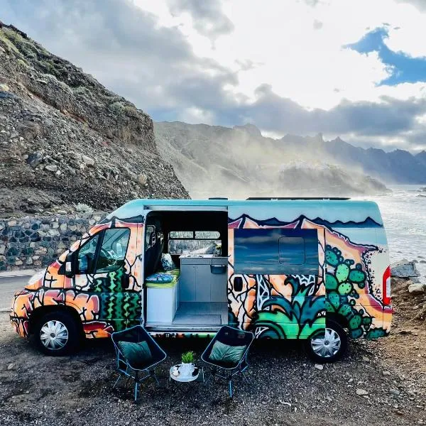 On Road- feel freedom with campervan!, hotel v destinácii El Guincho